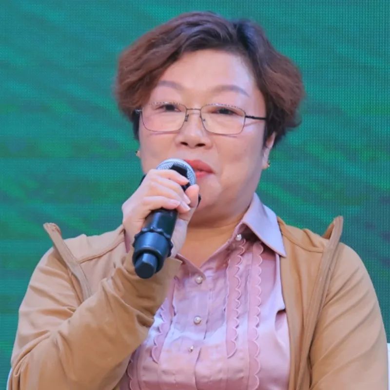 金牌企業(yè)制造副總裁 張代蘭：企業(yè)要生存，必須走光伏發(fā)電.jpg