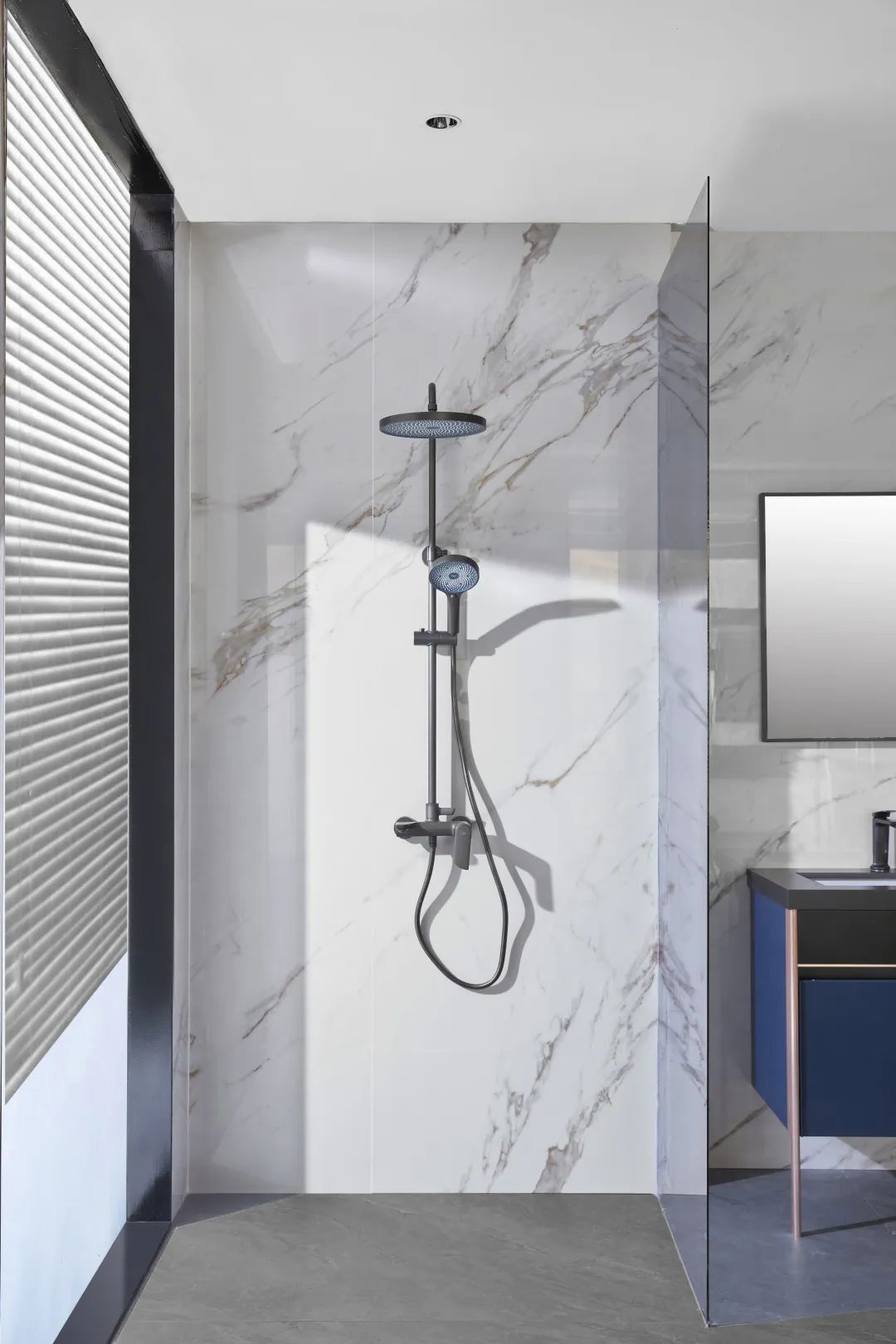 1671427586740046.jpg 東鵬整裝衛(wèi)浴銀裳系列丨全新「凈」界,帶你解鎖不一樣的衛(wèi)浴體驗6.jpg