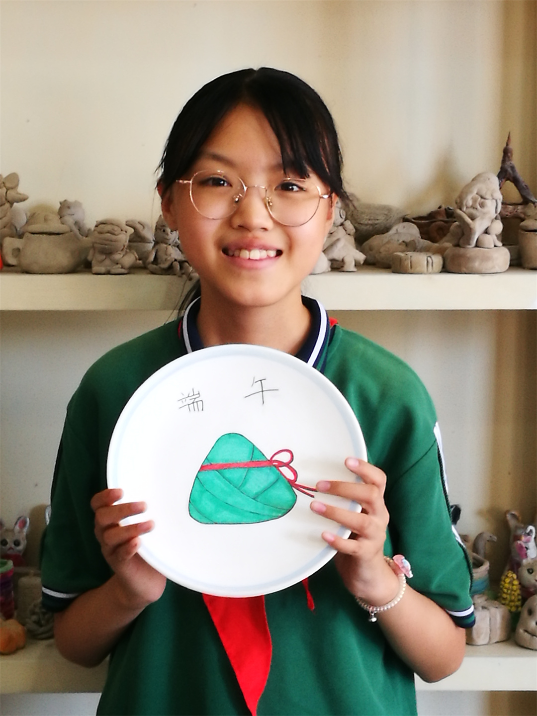 1687343039413496.jpg 樂(lè)享端午,文化傳承——盛世長(zhǎng)安小學(xué)陶藝社團(tuán)“藝”見(jiàn)“棕”情3.jpg