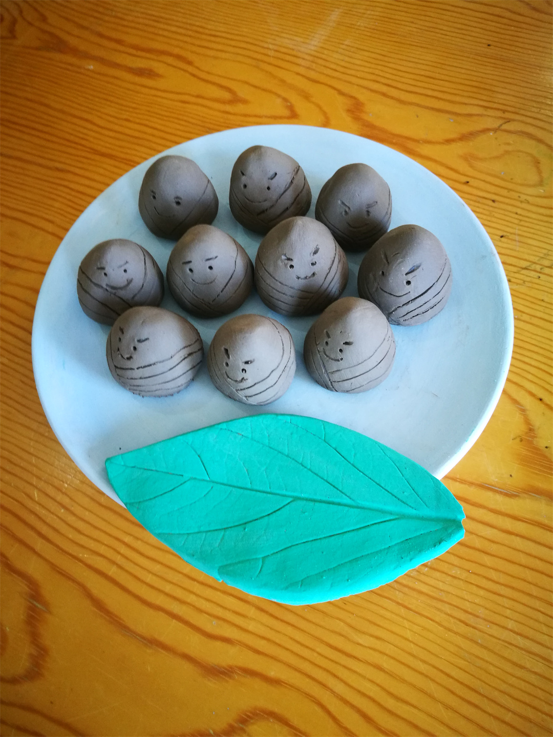 1687343051897686.jpg 樂(lè)享端午,文化傳承——盛世長(zhǎng)安小學(xué)陶藝社團(tuán)“藝”見(jiàn)“棕”情4.jpg