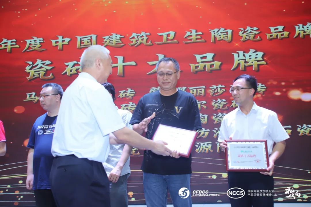 1688031585418621.jpg “新營銷,新店商”——2023中國泛家居新媒體大會成功舉辦16.jpg