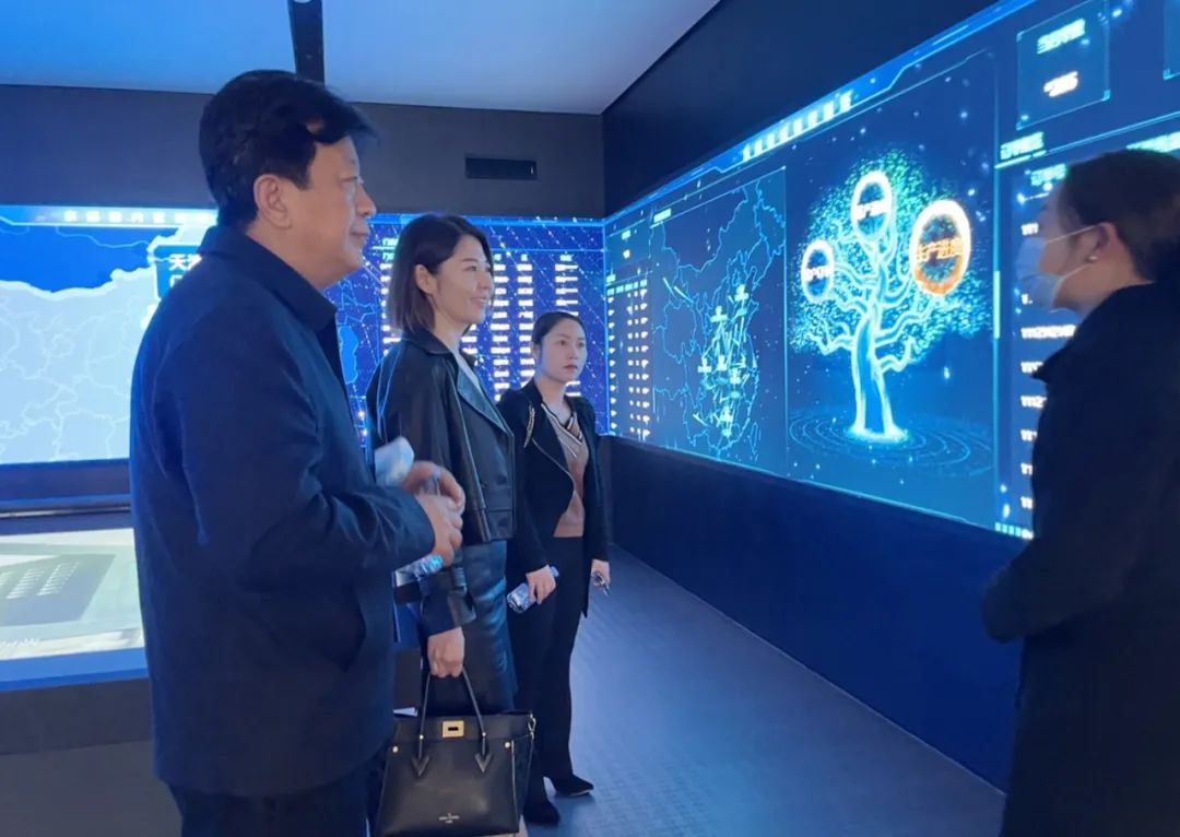 1695375258766908.jpg 中國航天基金會領(lǐng)導(dǎo)走進(jìn)東鵬,共話科技領(lǐng)域的深度合作.jpg