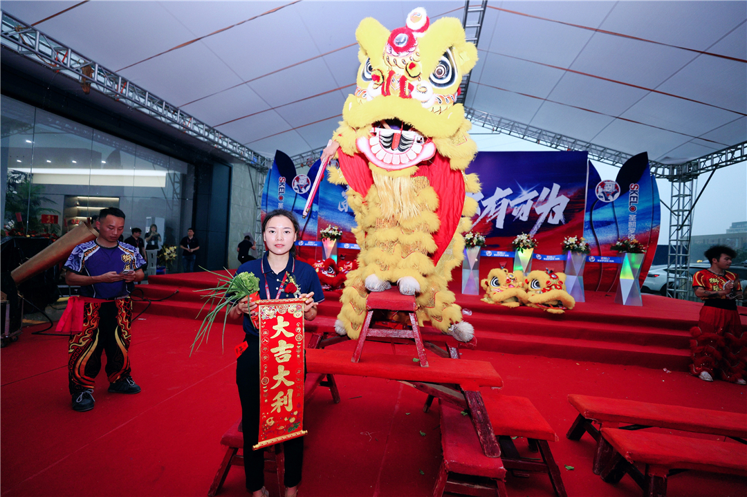 1713493006450476.jpg 總經理顏慧萍采青.JPG