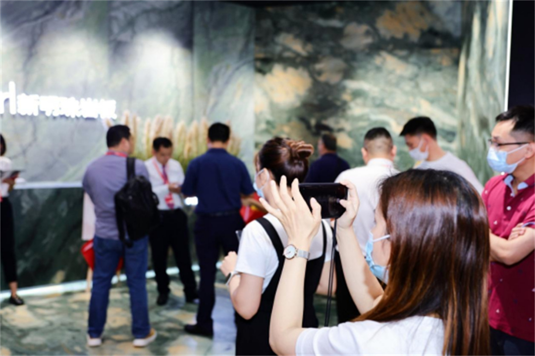 1714269308654337.jpg 1000W+關注!潭洲展新明珠巖板“種草”破圈09.jpg